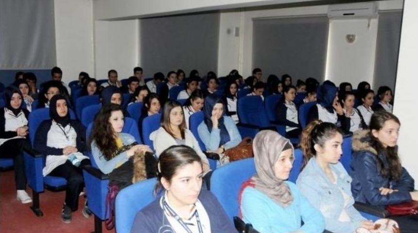 Hitit &Uuml;niversitesi &Ouml;ğrencilerine Oryantasyon Eğitimi