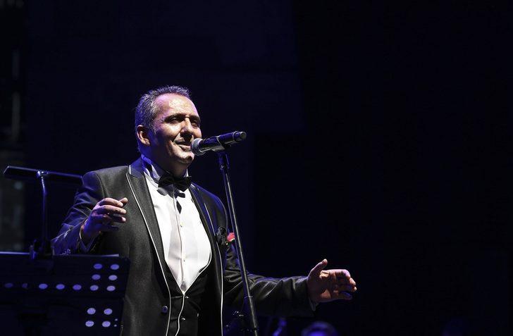Yavuz Bingöl ile Mehveş Emeç, şehit aileleri yararına konser verdi G4