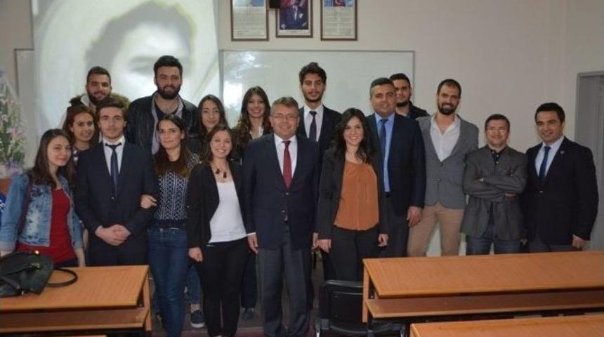 Elmalı Belediye Başkanı &Ouml;ztekin, &Ouml;ğrencilere Politik Pazarlamayı Anlattı