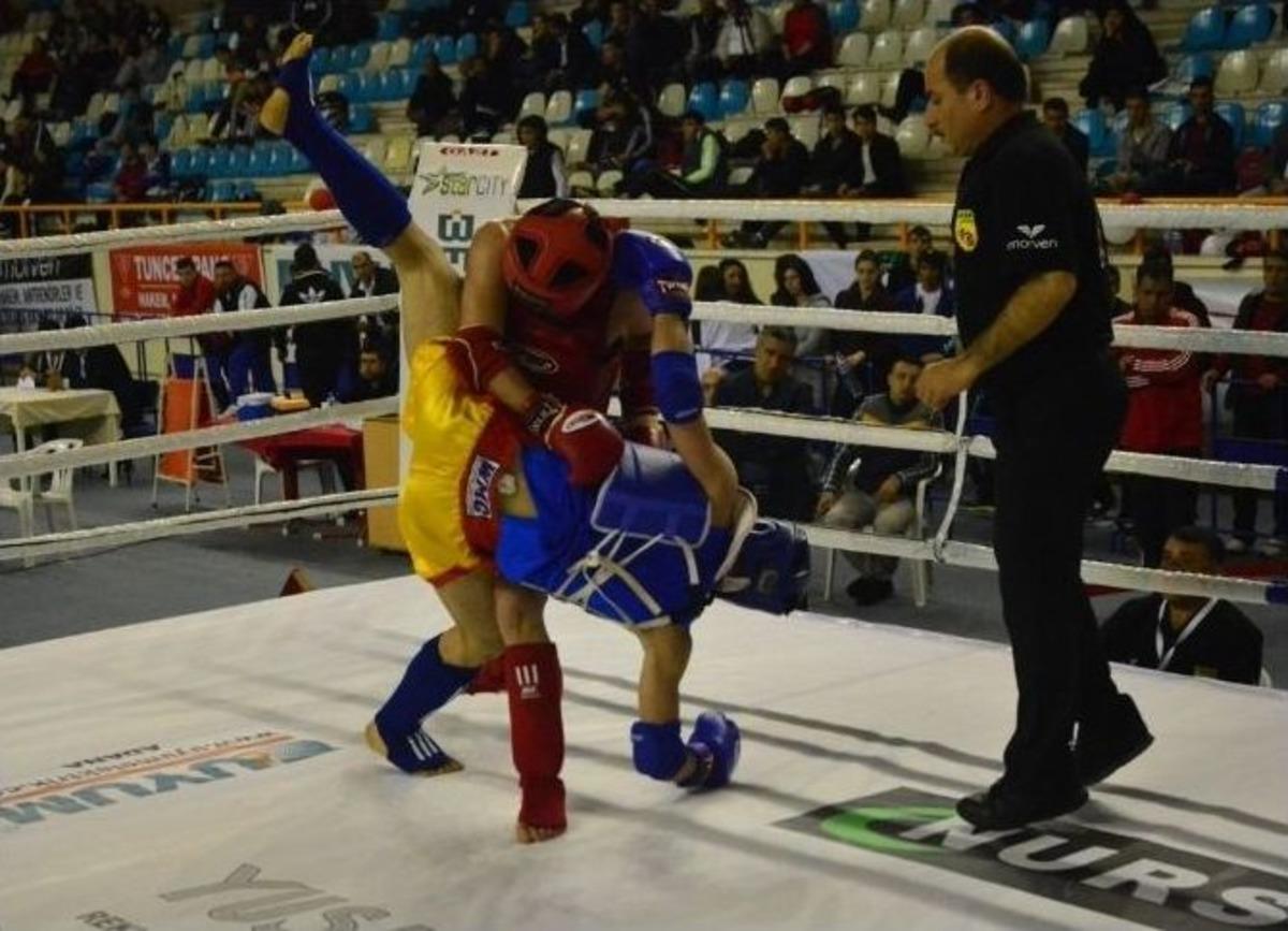 Muay Thai T&uuml;rkiye Şampiyonası S&uuml;r&uuml;yor
