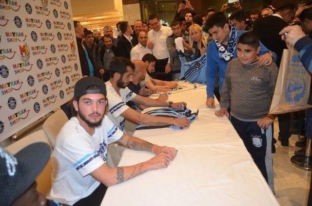 Adana Demirsporlu Futbolcular Taraftarla İmza Gününde Buluştu