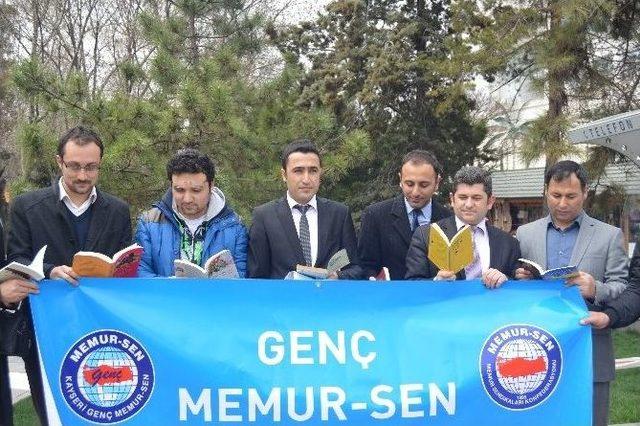 Genç Memur-sen Terör Olaylarına Kitap Okuyarak Dikkat Çekti