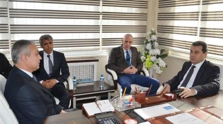 Batman Valisi &Ccedil;elik Kamu Kurumlarını Ziyaret Etti