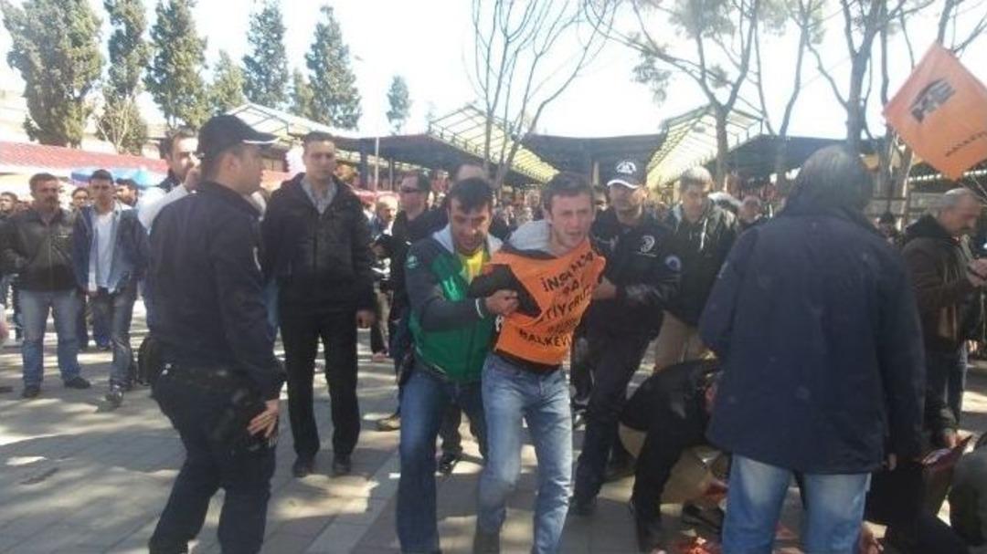 &Ccedil;anakkale&rsquo;de Halkevleri &Uuml;yeleri İle Polis Arasında Arbede