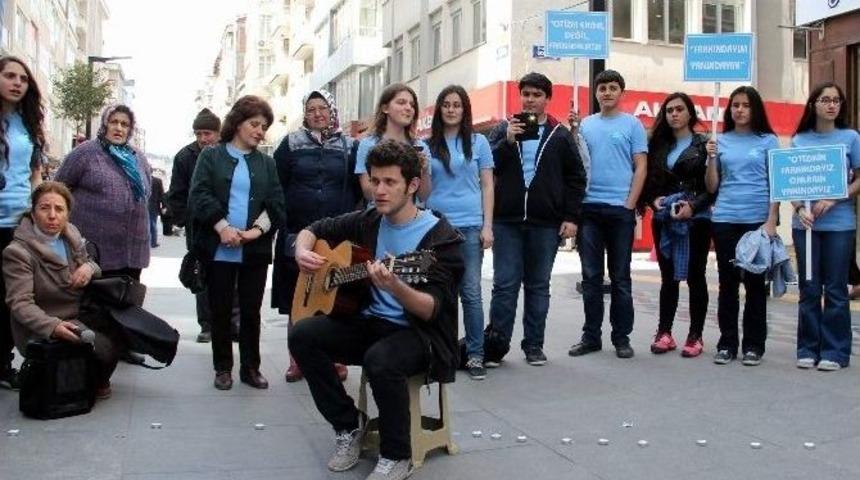 &Ouml;ğrencilerden &lsquo;otizm G&uuml;n&uuml;&rsquo; Etkinliği