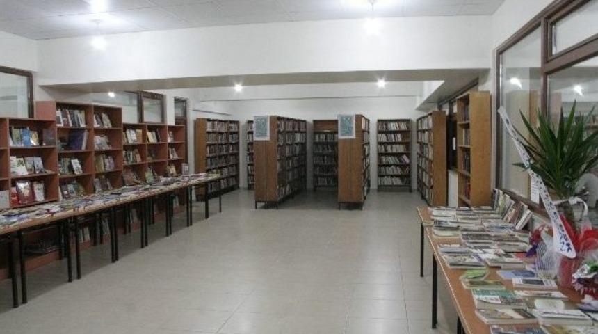 7&lsquo;den 77&rsquo;ye &Ccedil;arşamba Okuyor, K&uuml;t&uuml;phanede Buluşuyor