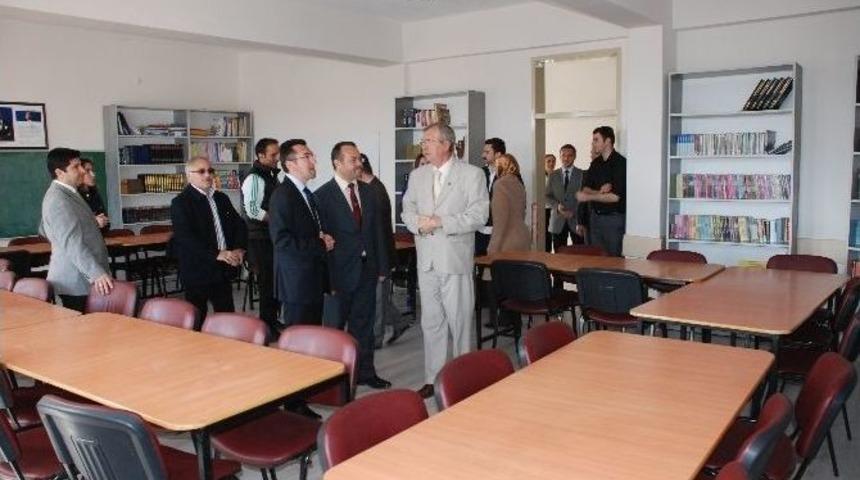 Arkadaşlarının Adını K&uuml;t&uuml;phanede Yaşatacaklar