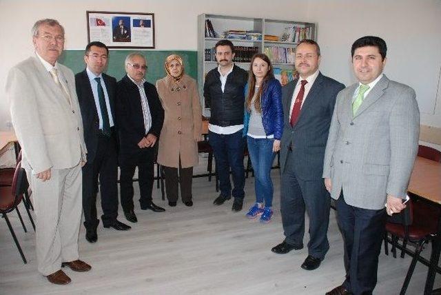 Arkadaşlarının Adını Kütüphanede Yaşatacaklar 1