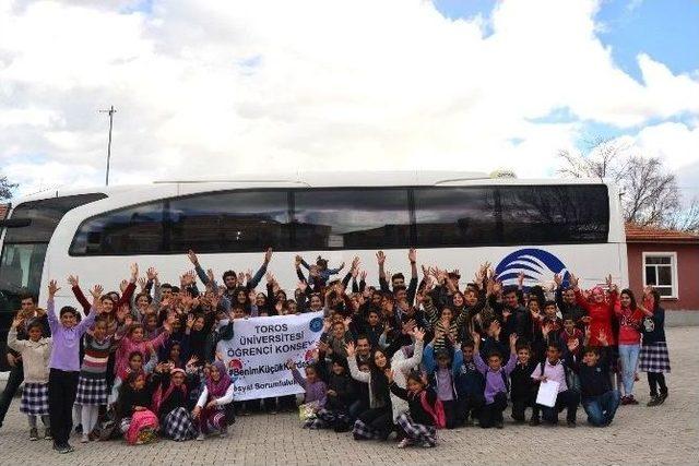 Üniversite Öğrencileri, Mersin’den Cihanbeyli’deki Kardeşlerine El Uzattı