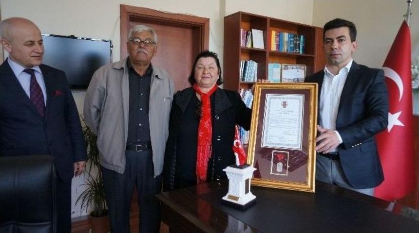 Derviş Hasan&rsquo;ın Torunu Sevincini Kaymakamla Paylaştı