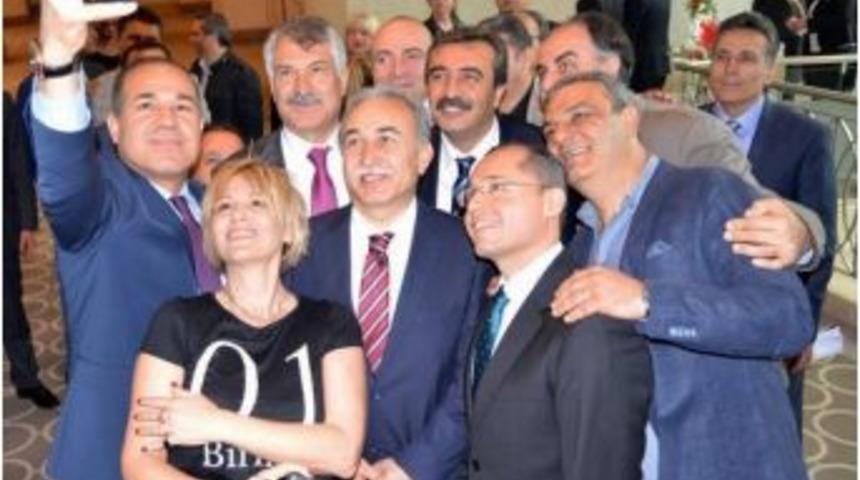 Bu Da Portakal &Ccedil;i&ccedil;eği Selfiesi