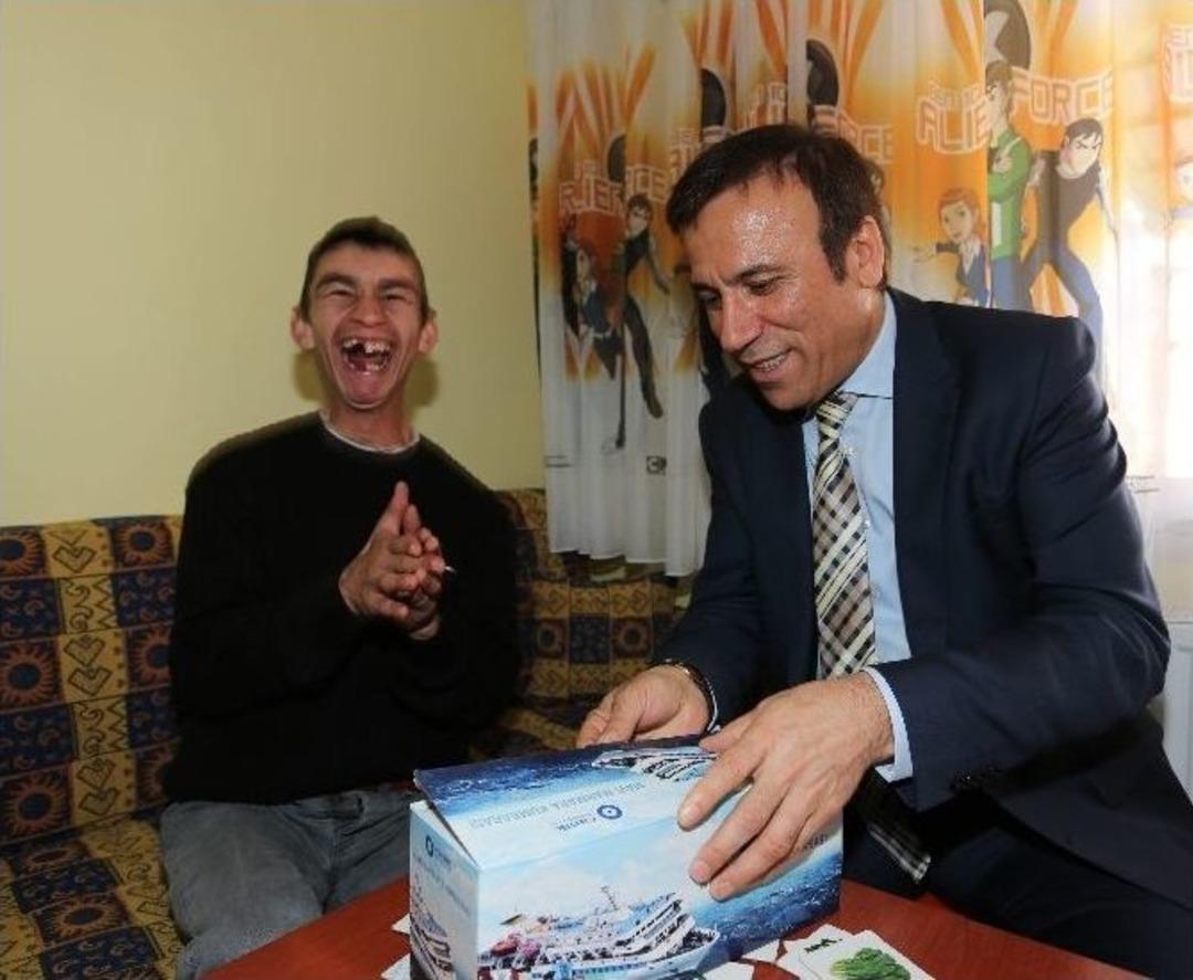 Gen&ccedil;: &ldquo;şehrimize Kimlik Kazandırıyoruz&rdquo;