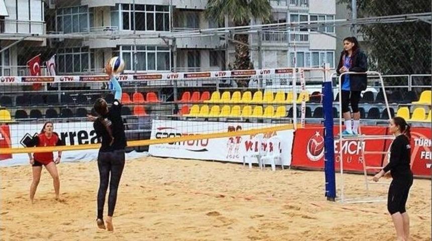 Fo&ccedil;a Belediyespor, Plaj Voleybolu Turnuvası&rsquo;na Katılacak