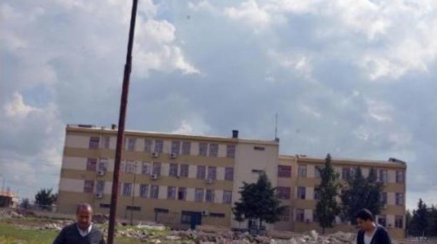 &Uuml;zerlerine Elektrik Teli D&uuml;şen 2 Koyun Telef Oldu