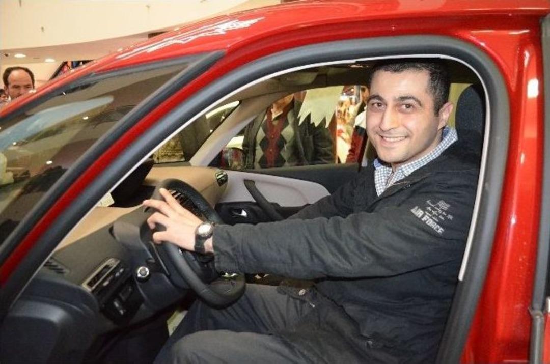Palerium Avm&rsquo;de Yapılan &Ccedil;ekilişle &Uuml;&ccedil; Kişi Araba Sahibi Oldu