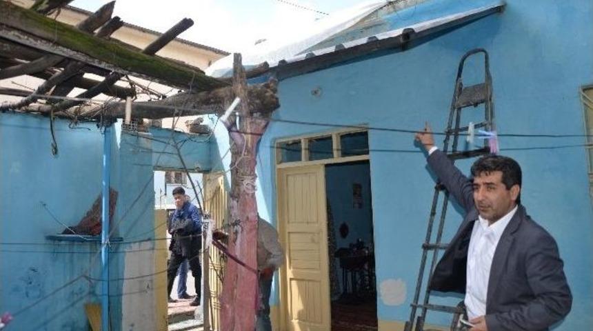 Mahalle Muhtarı Zenginden Alıp Fakire Veriyor