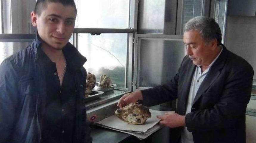 Simav&rsquo;da İlk Kez Satışa Sunulan Fırında Kelle Yemeğine B&uuml;y&uuml;k İlgi