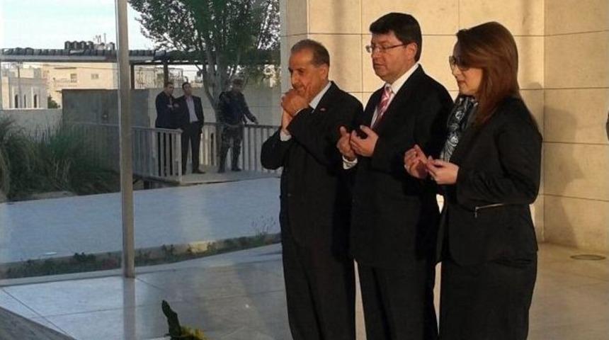 Nezaket Emine Atasoy, Yaser Arafat&rsquo;ın Anıt Mezarını Ziyaret Etti