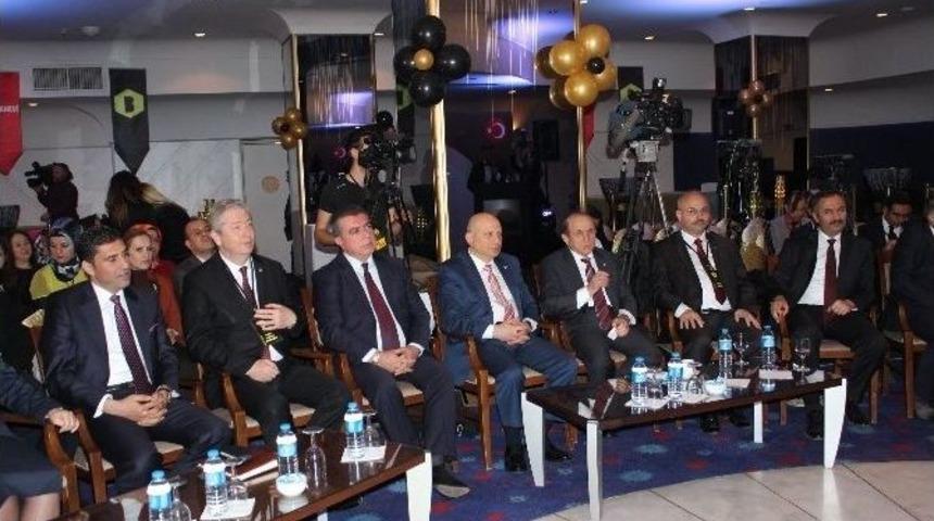 Başkan Dergisi&rsquo;nden Tgrt Haber Ve İha Ankara Temsilcisi Batuhan Yaşar&rsquo;a &Ouml;d&uuml;l