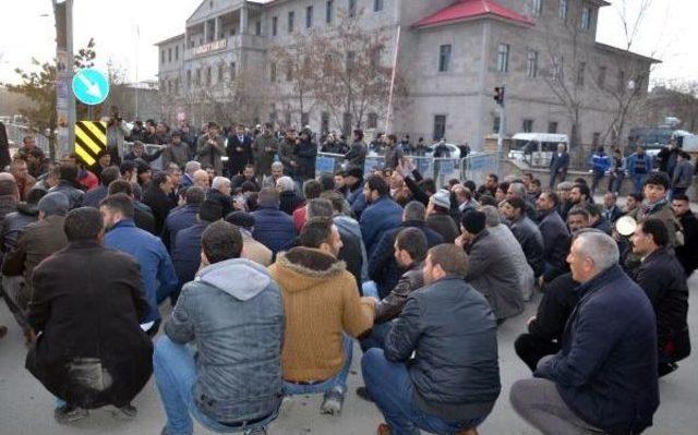 Ağrı&rsquo;Da Pkk Adına S&ouml;zde Mahkeme Kuran 5 Kişi Tutuklandı 1