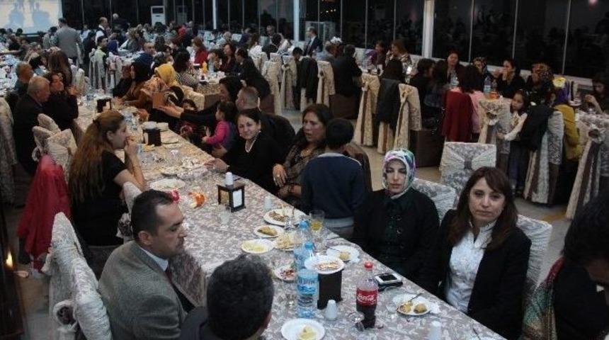 Şehit Ve Gazi Yakınları Emniyetin D&uuml;zenlediği Yemekte Buluştu