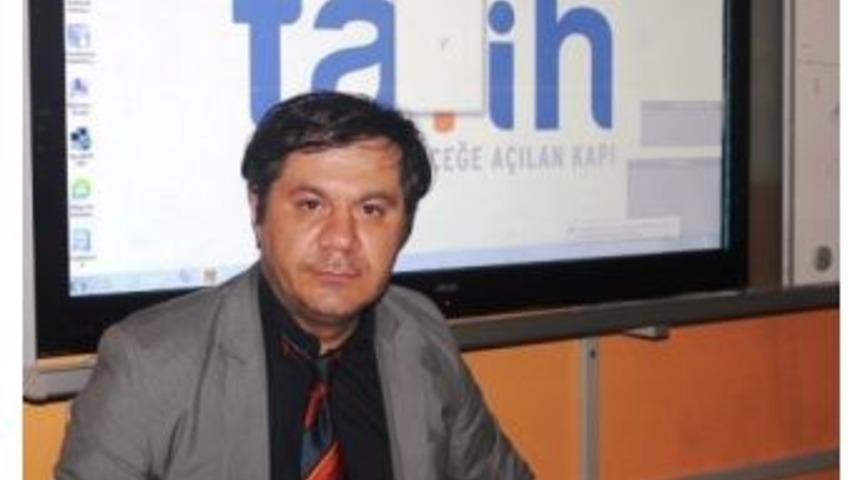 Valinin Tepki G&ouml;sterdiği &Ouml;ğretmen Kalp Krizinden &Ouml;ld&uuml;