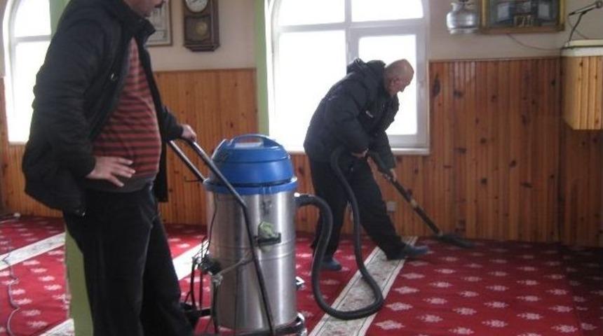 İzmit&rsquo;te Ayda 79 Cami Temizleniyor