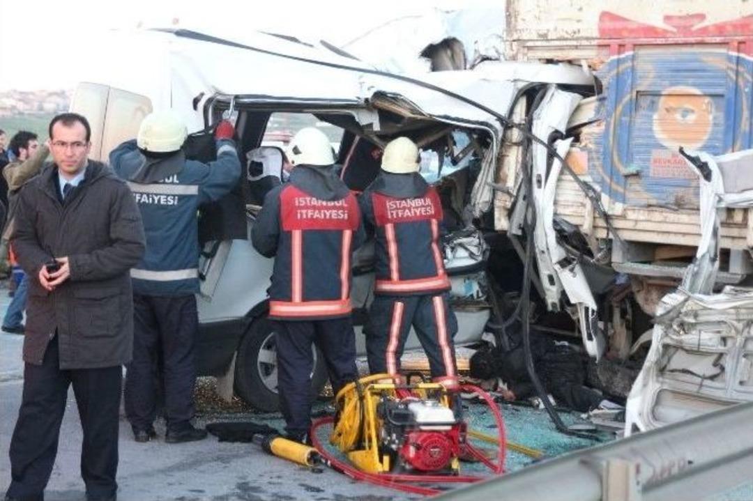 Tem&rsquo;de Feci Kaza: 3 &Ouml;l&uuml;, 6 Yaralı