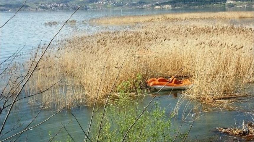Yanan Sazlıklar G&ouml;l Suları Altında Kaldı