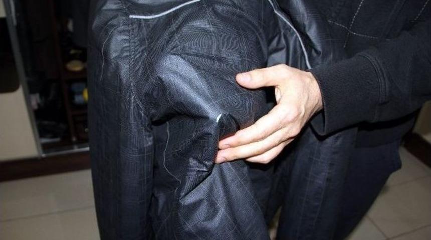 Komşusuna Yardıma Koşan Doktor Sırtından Bı&ccedil;aklandı