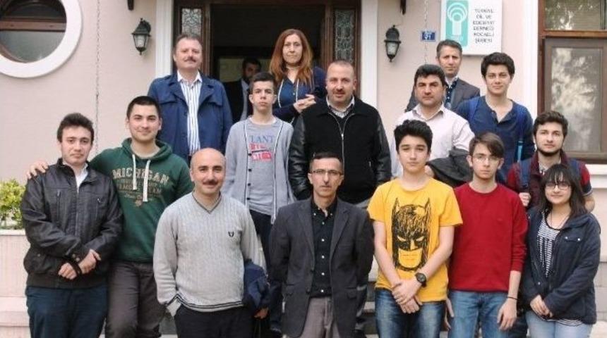 &ldquo;gen&ccedil;lerle Başbaşa&rdquo; Kitabı Tded&rsquo;de Konuşuldu