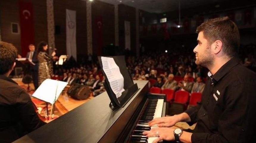 Şanlıurfa&rsquo;da "garip&ccedil;e" Adlı T&uuml;rk Halk M&uuml;ziği Konseri D&uuml;zenlendi