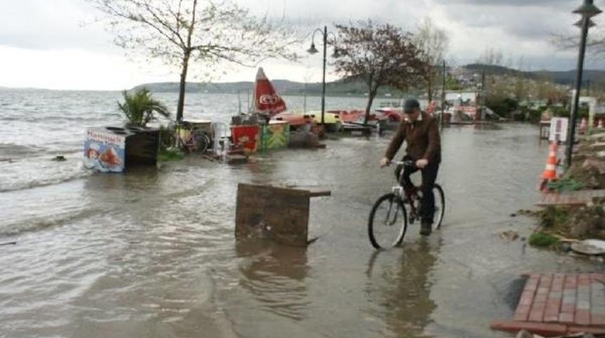 Sapanca G&ouml;l&uuml; Iyice Coştu