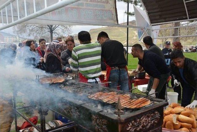 Fuara Katılanlara Alabalık İkramı