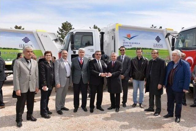 K&uuml;tahya&rsquo;ya 10 &Ccedil;&ouml;p Toplama Aracı Daha 1