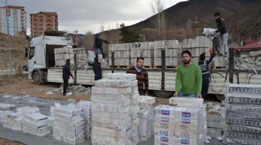 G&uuml;m&uuml;şhane'de 53 Bin 700 Paket Ka&ccedil;ak Sigara, 4 Bin Ka&ccedil;ak Cep Telefonu Ele Ge&ccedil;irildi