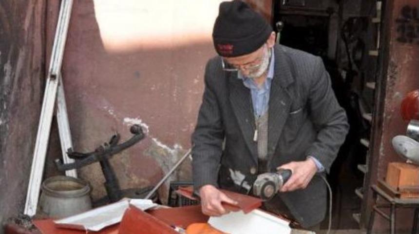 76 Yaşındaki Demirci, Baba Mesleğini Yaşatıyor