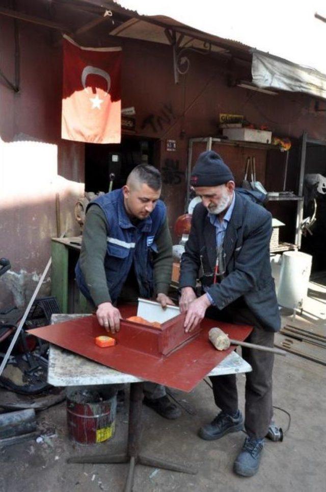 76 Yaşındaki Demirci, Baba Mesleğini Yaşatıyor