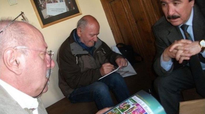 Eskişehirli İki Karikat&uuml;ristten Eskişehirli En Kahraman Rıdvan&rsquo;a S&uuml;rpriz