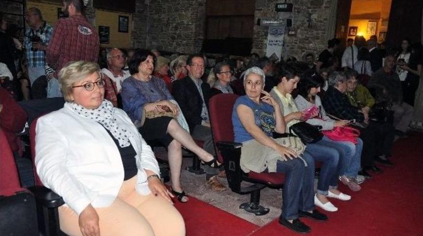 Ayvalık Belediyesi&rsquo;nin Katkılarıyla 6. Ayvalık Tiyatro Festivali Devam Ediyor