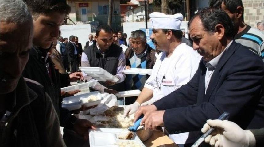 Alparslan T&uuml;rkeş Selendi İl&ccedil;esinde Dualarla Anıldı