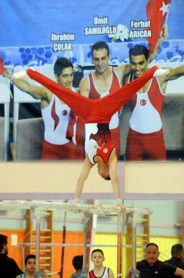 İzmir de Artistik Cimnastik R&uuml;zgarı 1