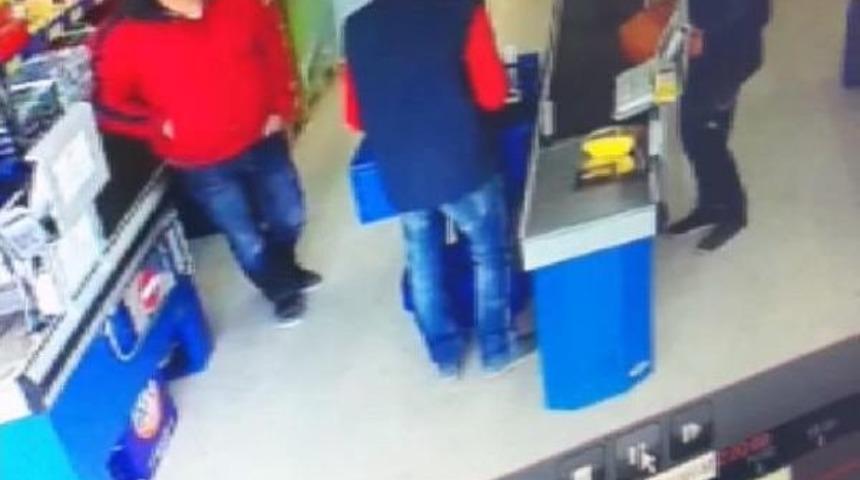 Kasiyere Bı&ccedil;ak &Ccedil;ekip &Ccedil;ekmecedeki 2 Bin Lirayı Alıp Ka&ccedil;tı