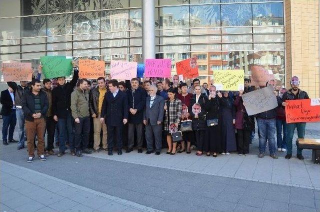 Ak Partili Gençlerden Şehit Savcı Mehmet Selim Kiraz İçin Sessiz Protesto Eylemi