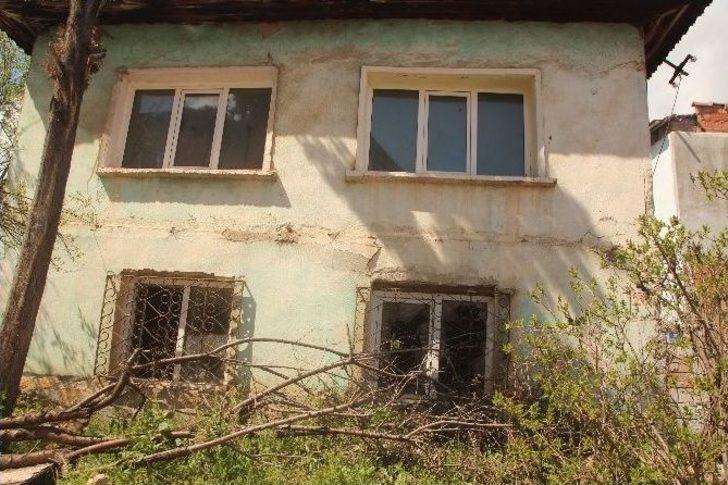 Bilecik’te Kullanılmayan Ahşap Evde Yangın Çıktı G4