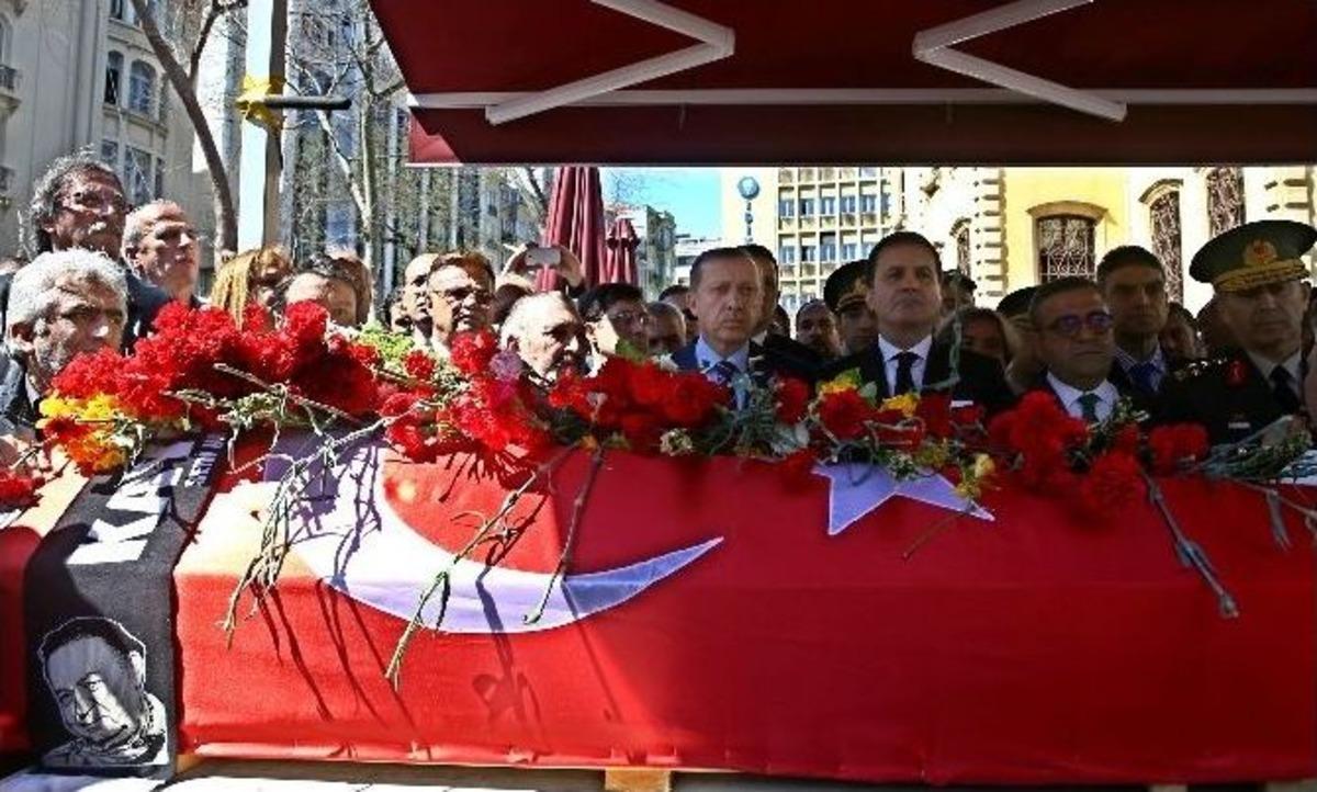 Cumhurbaşkanı Erdoğan, Kayahan&rsquo;ın Ailesine Taziyede Bulundu