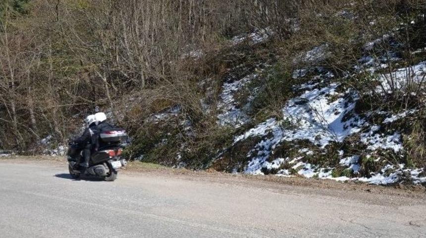 Uludağ&rsquo;a Nisan Karı