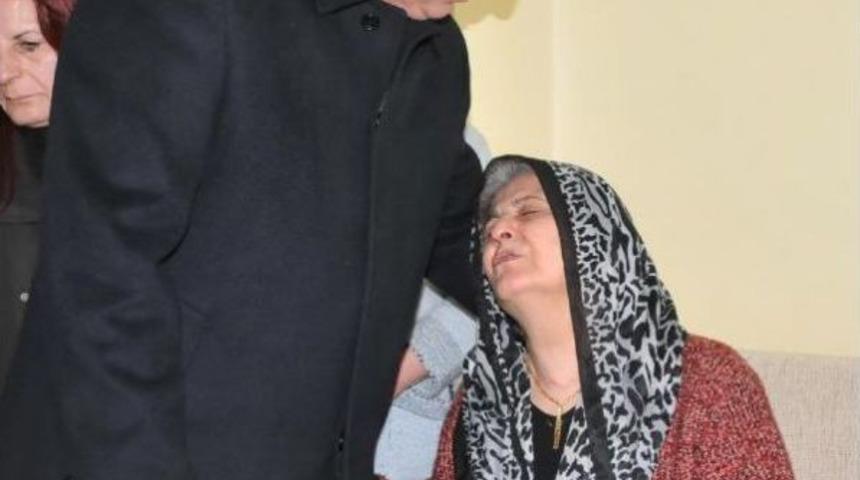 Kendisi I&ccedil;in D&uuml;zenlenen Y&uuml;r&uuml;y&uuml;şte &Ouml;len &Ouml;ğretmenin Cenazesi Yalova'ya Getirildi  (3)