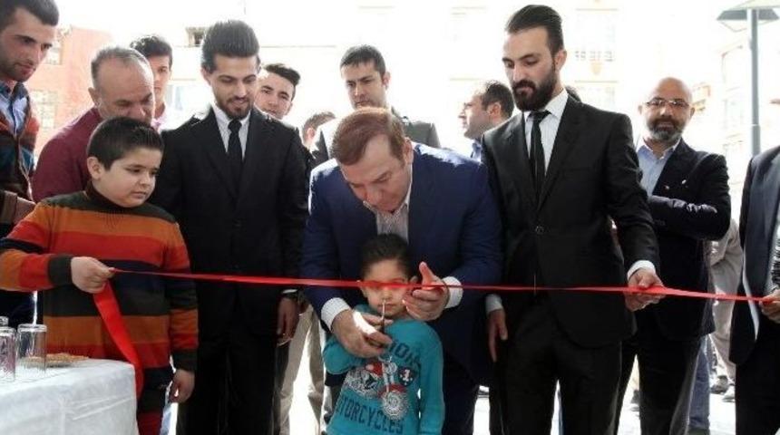 Başkan Kadıoğlu, Kuaf&ouml;r D&uuml;kkanı A&ccedil;ılışı Ger&ccedil;ekleştirdi