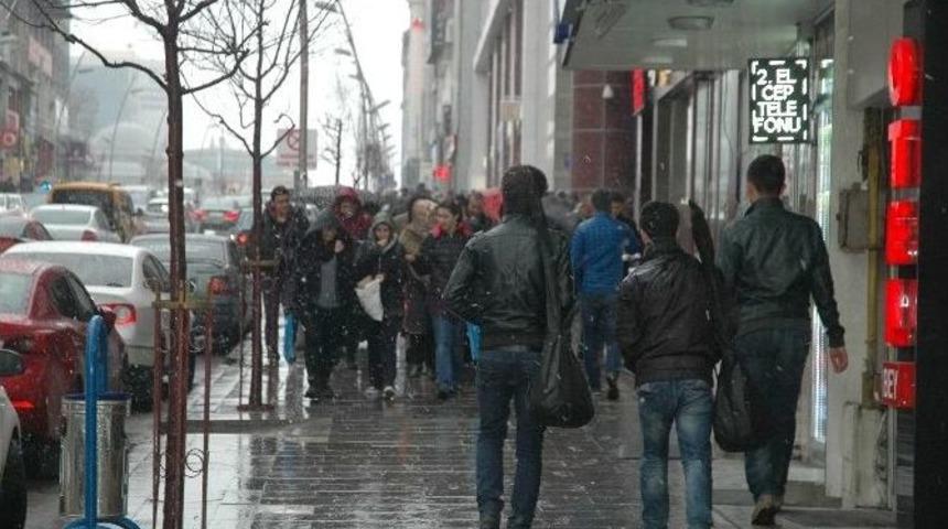 Erzurum&rsquo;a Nisan Ayında Kar S&uuml;rprizi